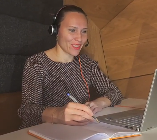 Russian translator on Zoom. Remote interpreting. Conference and business interpreting